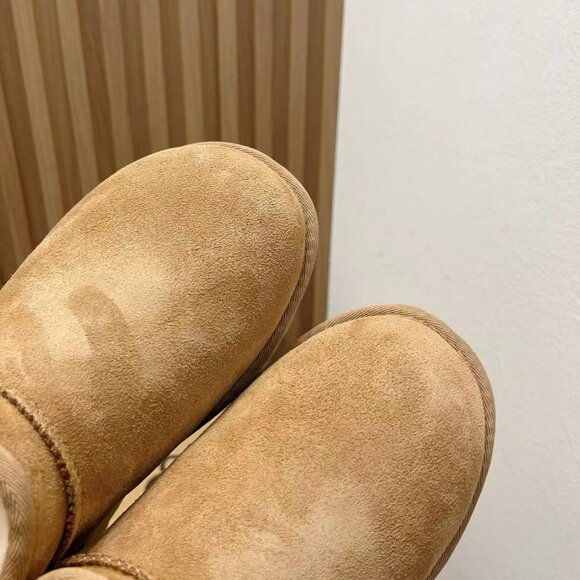 UGG Classic Tan Platform Boots Size 9 - Picture 6 of 8